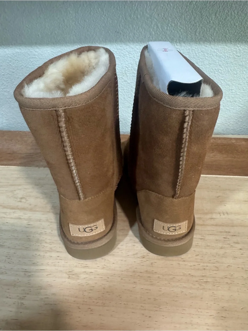UGG Chestnut Short II Women's Boots size 7